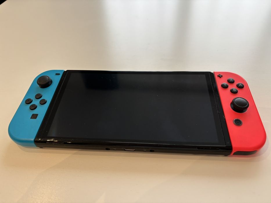 Nintendo Switch + 6 игри бонус