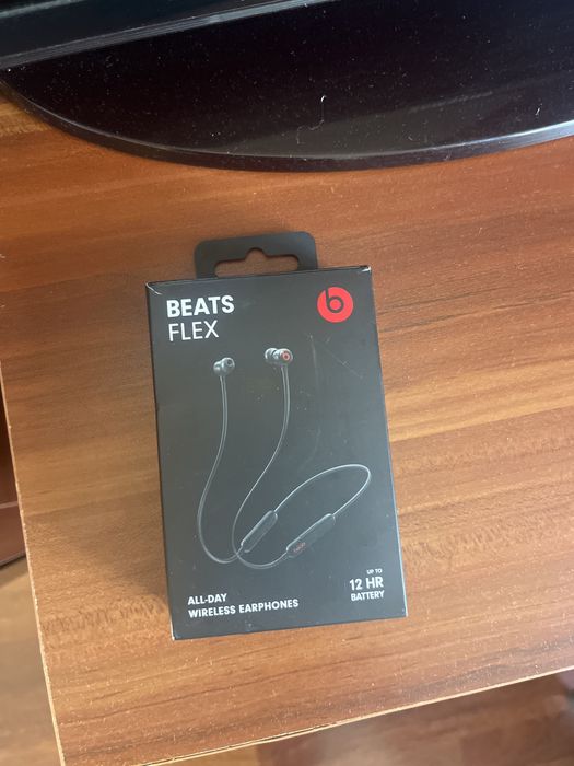 наушники beats flex в отличном состояний