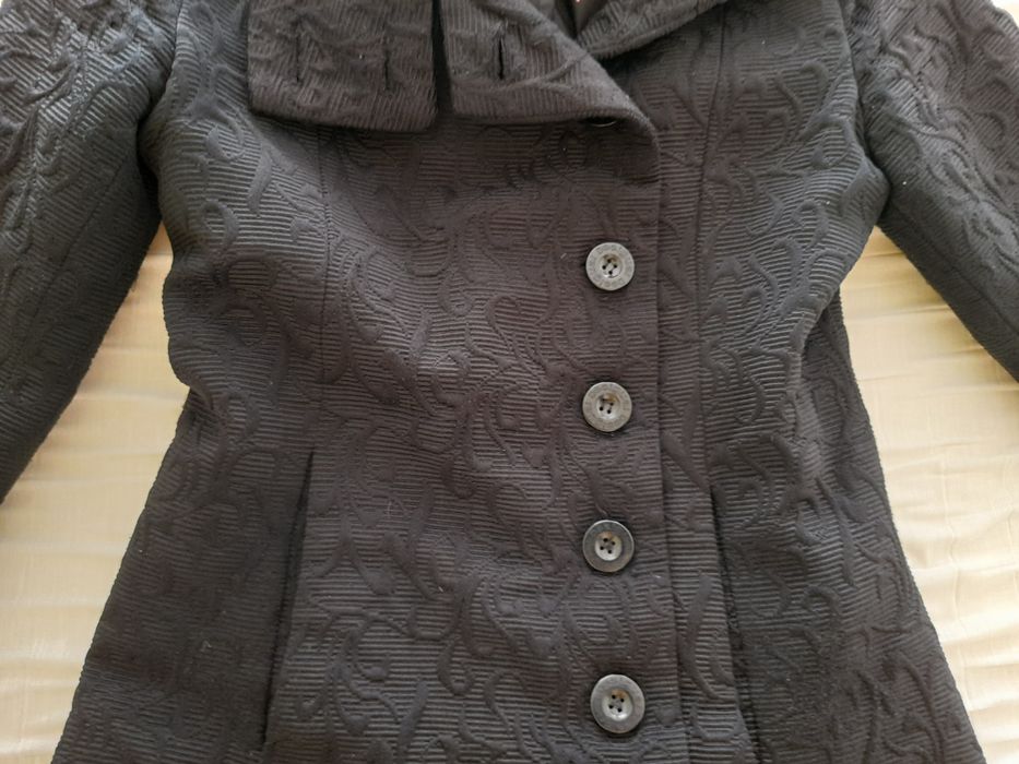 Продавам дамско палто на фирмата Desigual