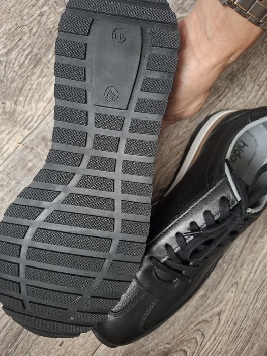 Продаю кроссовки