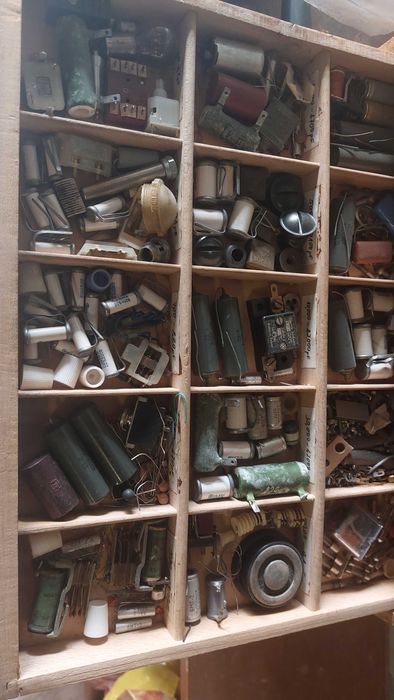 Кондензатори,съпротивления, резистори