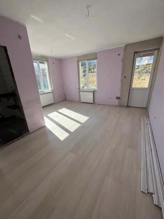 Дава се под наем Къща в с. Брезница, Област Благоевград - 250 кв.м за 688.5 € - Снимка #8