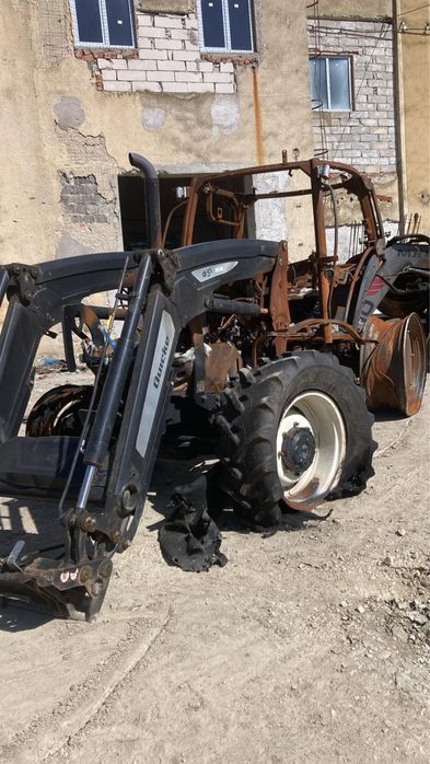 Dezmembrez New Holland T5060