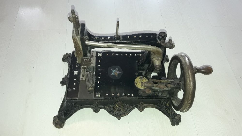 Старинна Шевна Машина Em J. Mertzanoff Constantinople