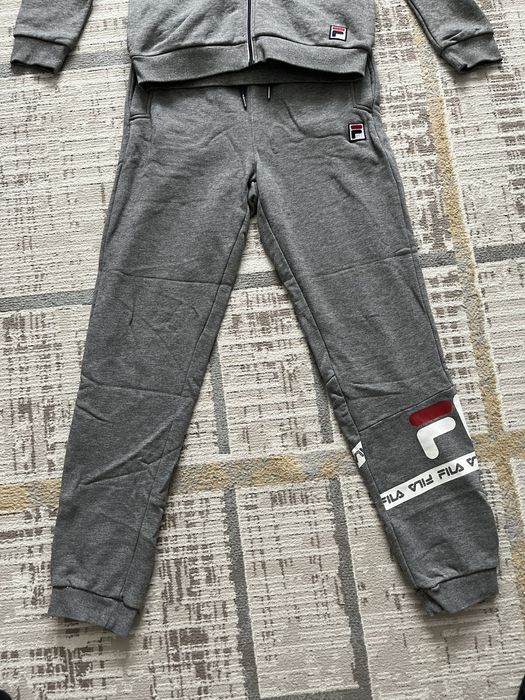 Продам спортивный костюм