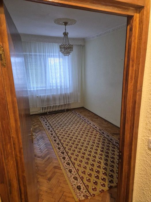 vand apartament 3 camere