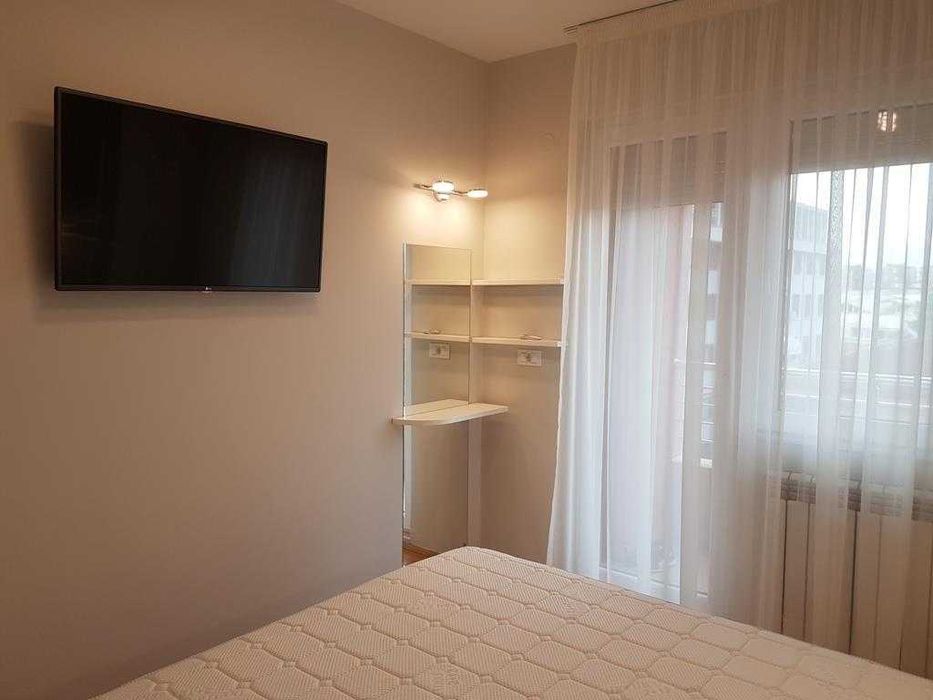 Дава се под наем Тристаен апартамент в Бургас, Център - 85 кв.м за 280.5 € - Снимка #1