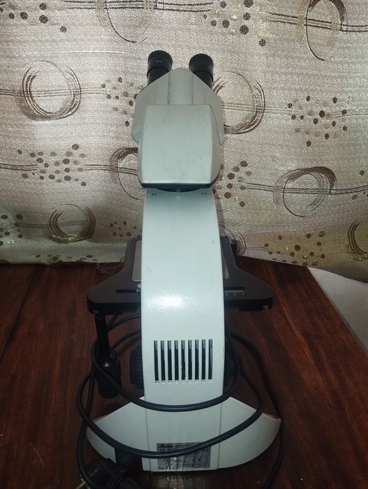 Продается  микроскоп Leica DM1000