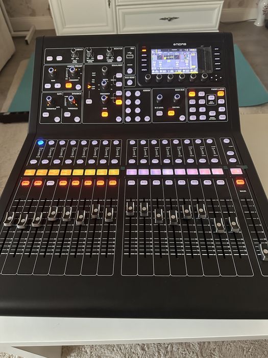 Mixer Digital Midas M32R Live