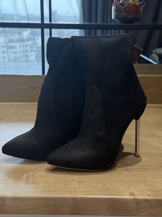 Ботуши на висок ток Stiletto