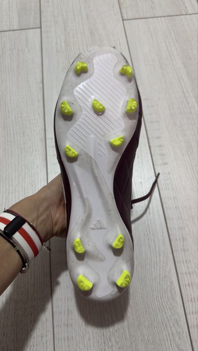 Футбольные бутсы Адидас