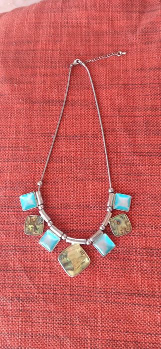 седефено колие с дължина 44 см- цена 60 лв и метално сърце- 20 лв.