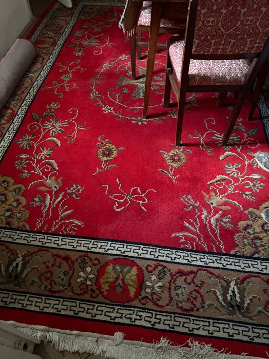 Mobilier vechi pret intre 250 si 350 lei negociabil