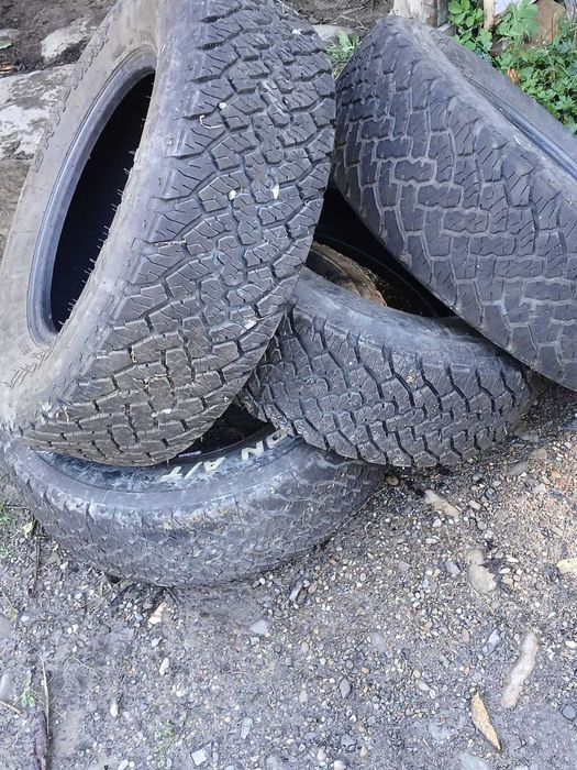 Vand 4 roti cu cauciucuri 205/70r15 si 4 cauciucuri 235/70r16