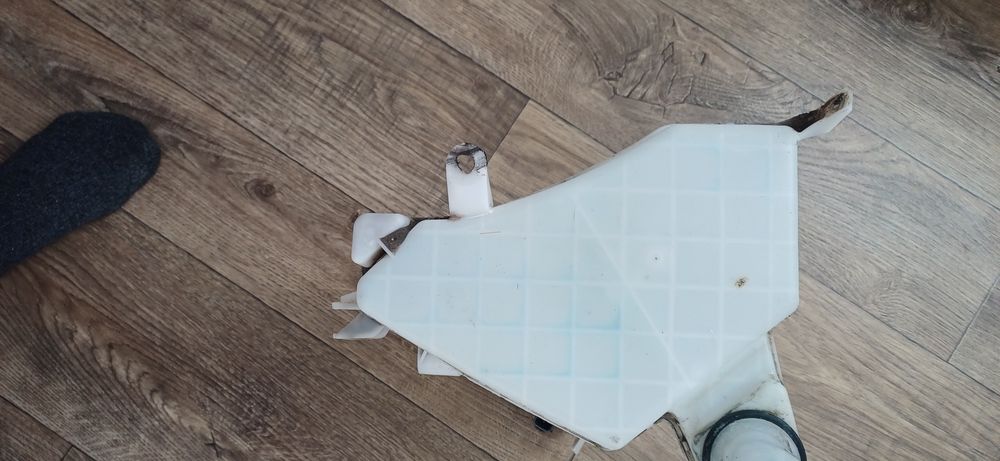 Бачок омывателя  прадо  120