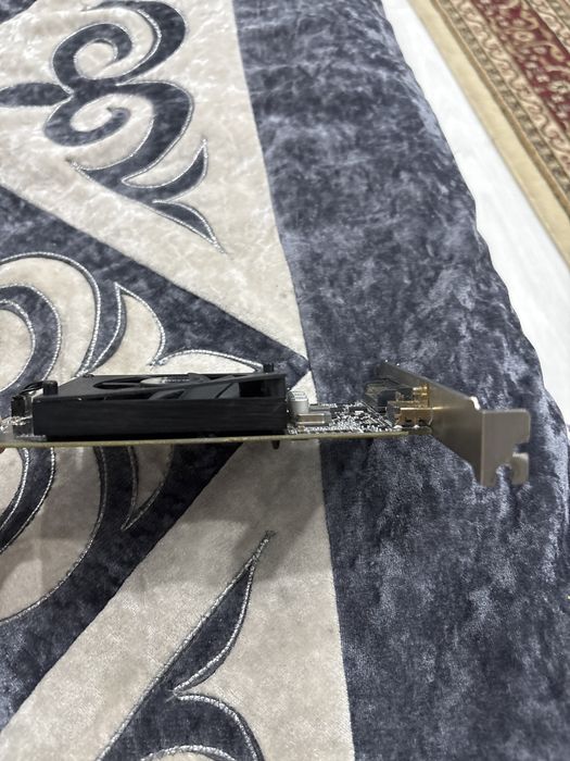 Продаю видеокарту Gigabyte с одним вентелятором