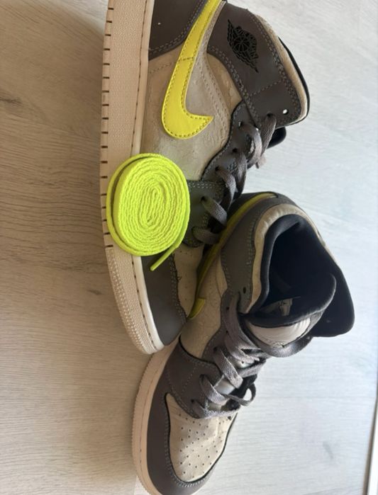 Air jordan 1 mid “Gun Smoke Volt” ediție limitată
