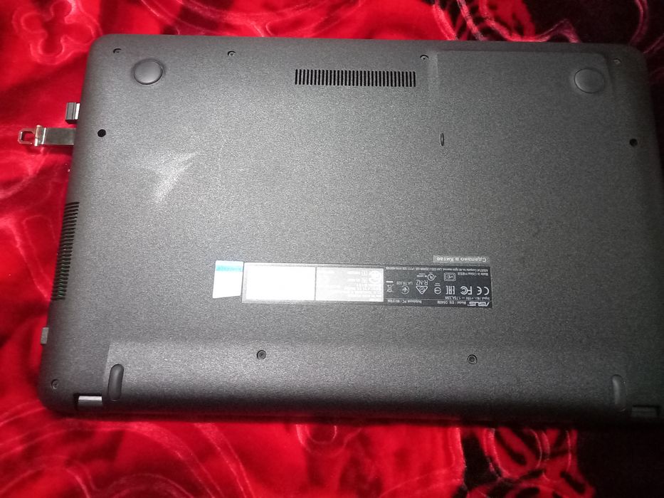 Noutbuk asus vivobuk bir qul ishlatilgan holati zor