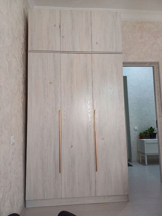 Shkaf sotiladi 990 metri Aksiya narxlrda