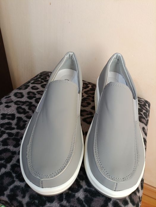 Женские туфли, очень лёгкие.