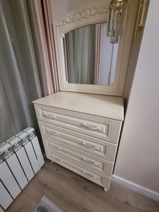 Продаю гарнитур спальный