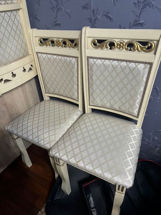 Продается стол и стулья