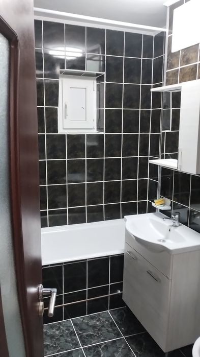 Închiriez apartament 3 camere