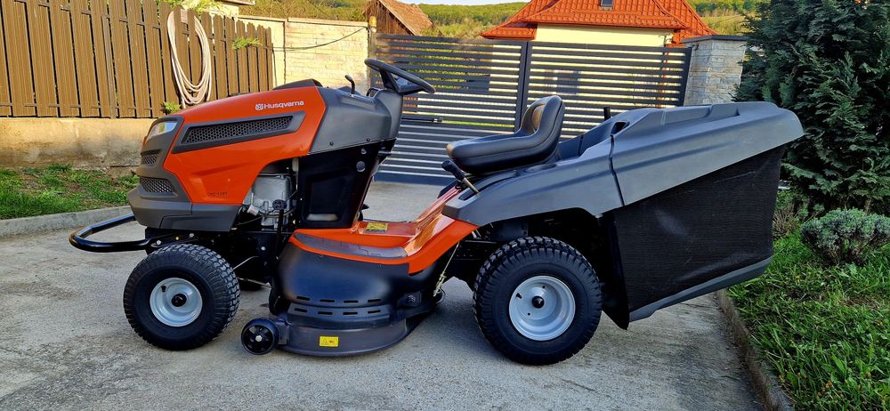 Tractoras gazon / iarba Husqvarna motor Briggs&Stratton 18 CP