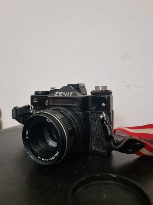 Aparat foto Zenit 11 echipat cu obiectiv Helios-44M-4 2/58