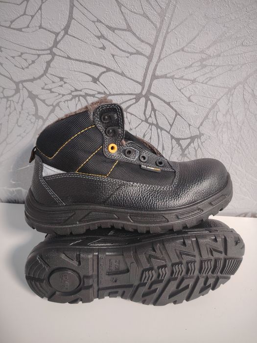 Рабочие зимние ботинки