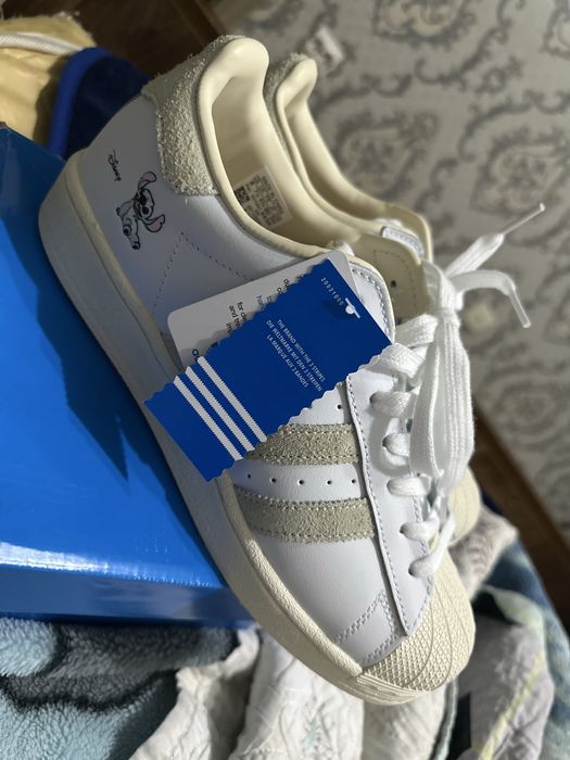 Продам кроссовка superstar stitch 41 размер подходит для 42 размера