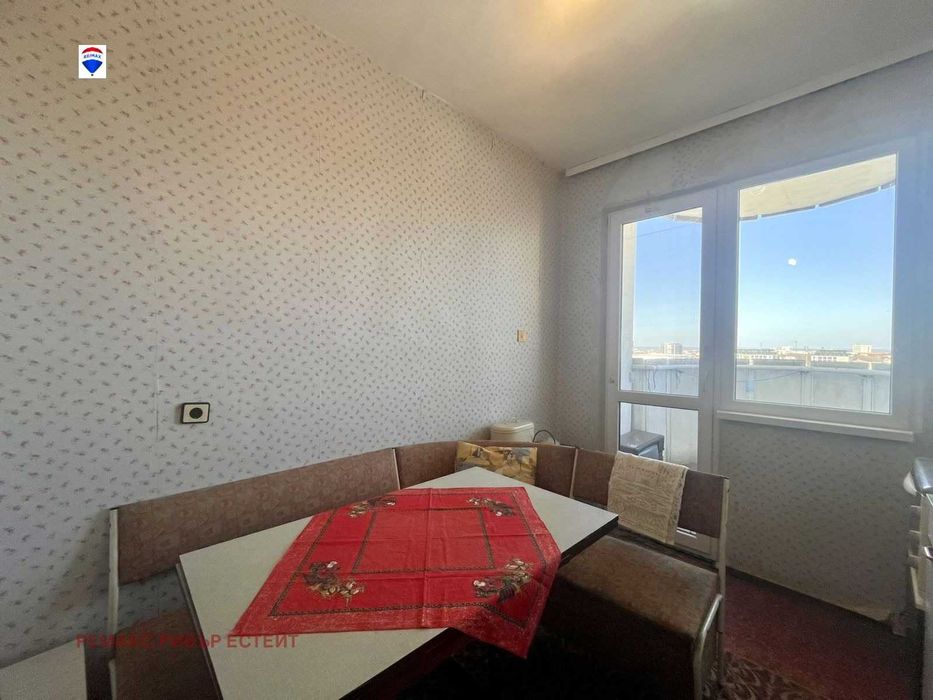 Тристаен апарамент за продажба кв. Родина 2