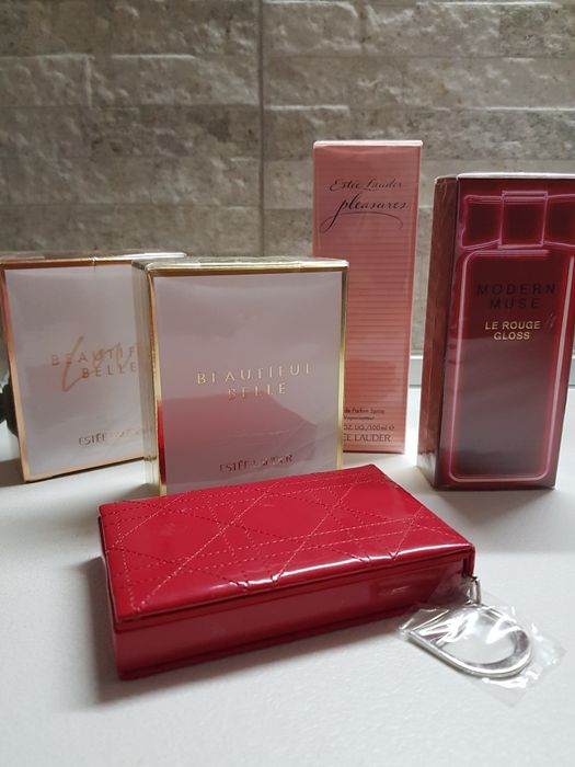 Гланц за устни Dior.