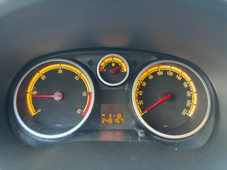 Vând Opel corsa 1.3 cdti