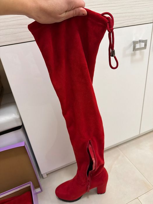 Червени дамски велурени ботуши
