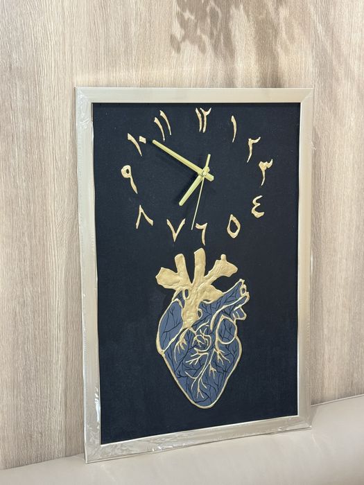 Дизайнерские часы  ручной работы с текстурной пастой