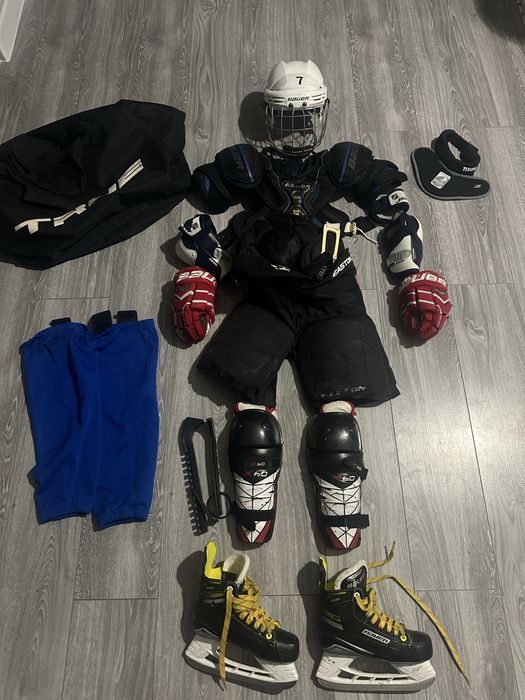 Продам форму хоккейную!