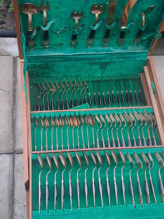 Бронзов голям антикварен сервиз