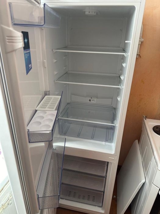 Холодильник двухкамерный