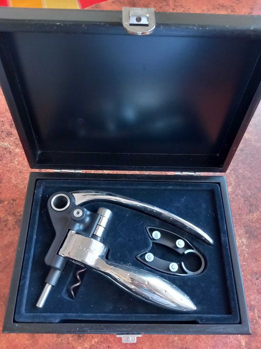 Красив тирбушон в кутия