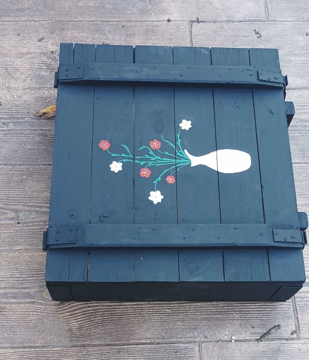 Дървен сандък подходящ за декорация