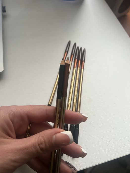 Двуцветен молив за вежди