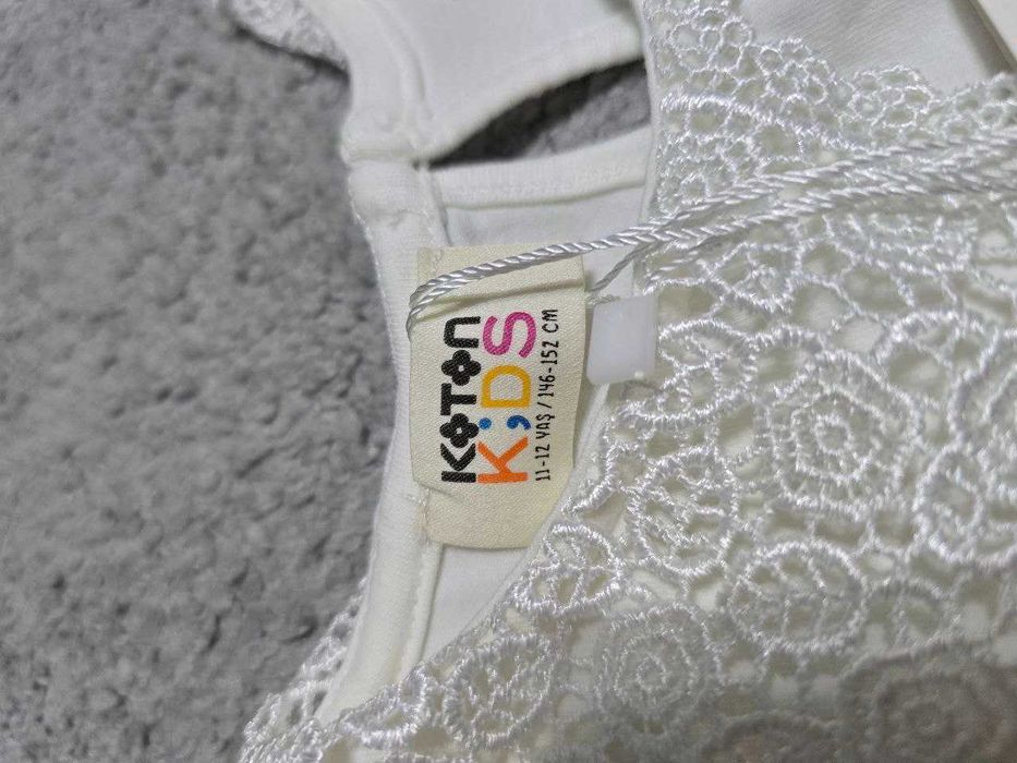 Продам детскую кофту (блузку) белую (можно в школу)