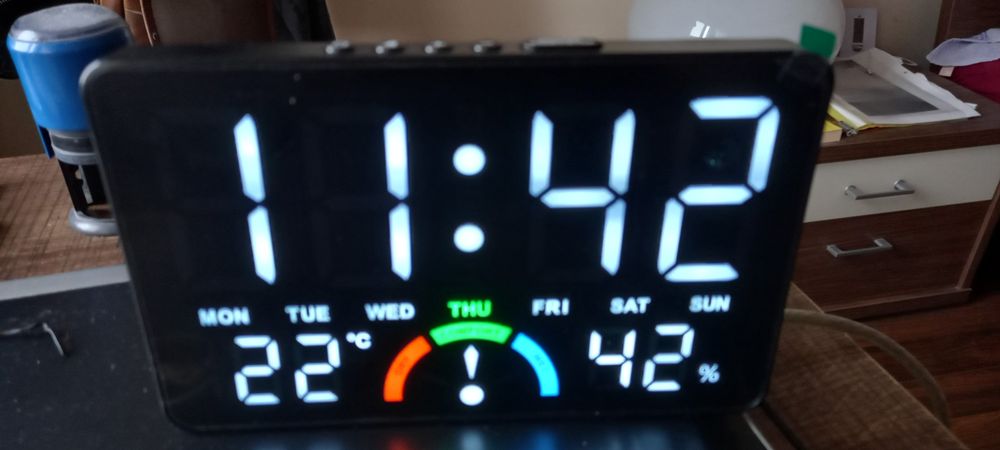 Ceas led. Ora, temperatura, data, alarma, umiditate. 16x10 cm. Nou!