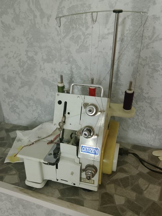 Оверлок CITIZEN в рабочем состоянии