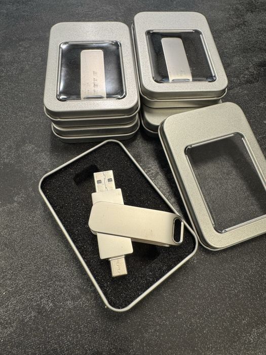 Метална флашка 128GB с USB A и USB C изход в метална кутийка