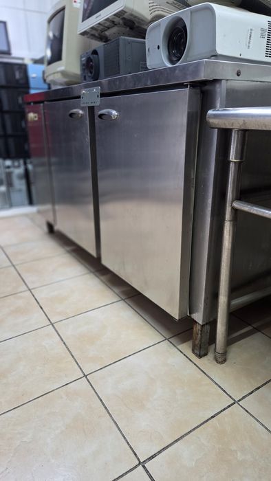 Стол холодильник из нержавеющей стали