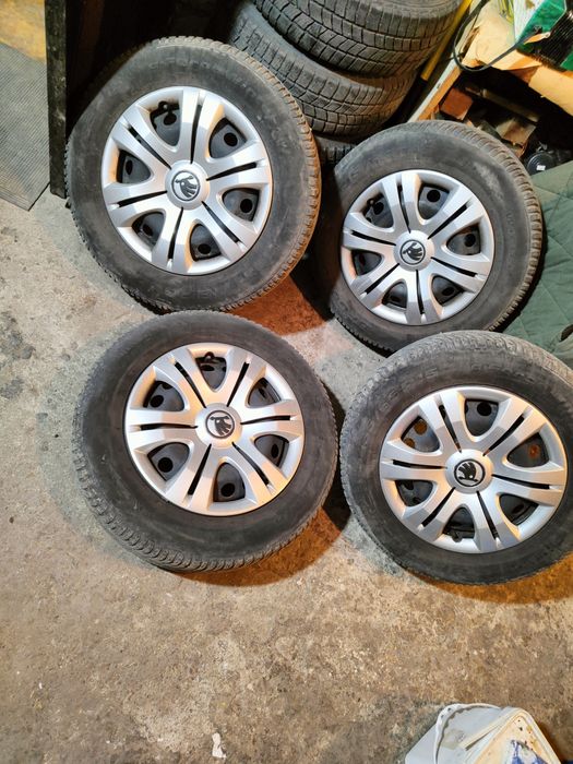 Продавам 4бр 15 цола железни джанти 5*112 и оригинални тасове за шкода