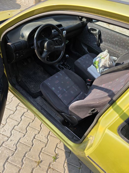 Гаражен опел без следи от ръжда