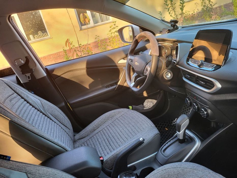 Tracker 2 srochno sotiladi.